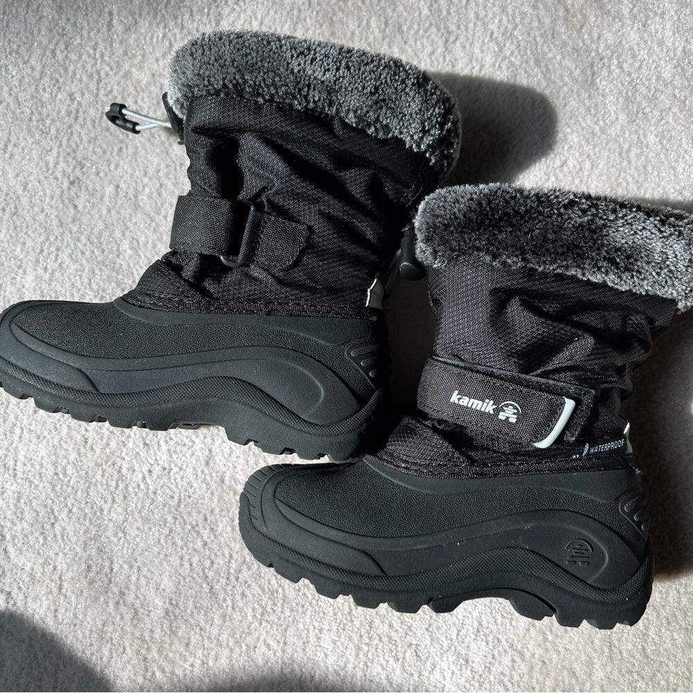 Kamik boys black snow boots size 10